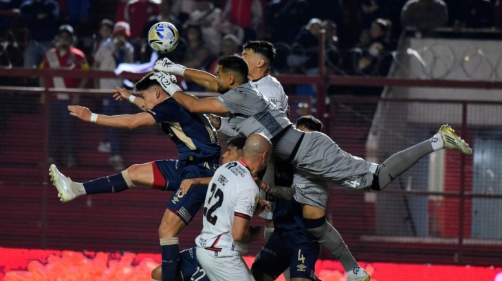 Argentinos Juniors le ganó a Newell's y se acerca a la punta de la zona B